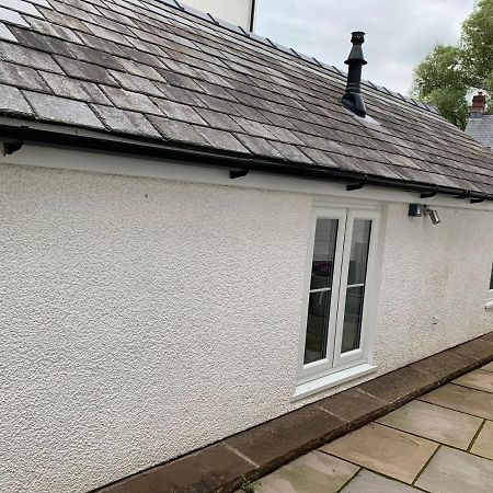 Little Skirrid Cwtch Apartment Abergavenny Exterior photo