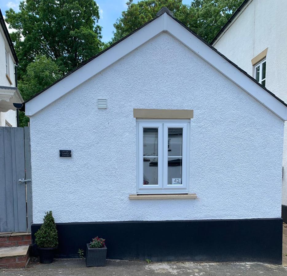 Little Skirrid Cwtch Apartment Abergavenny Exterior photo